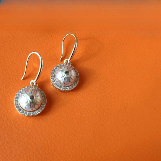 [Living Heritage] Painted Sunflower Mother-of-pearl Crystal Halo Earrings