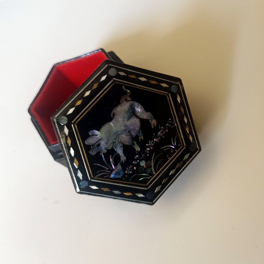 [Living Heritage] Chinese Zodiac Mother-of-pearl Inlay Hexagonal Lacquer Trinket Box