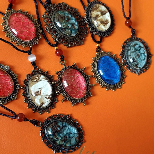 [Living Heritage] Ornate Frame Fish Skin Inlay Pendant Necklace