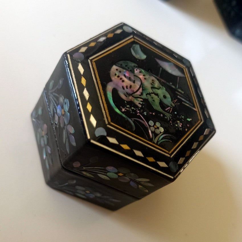 [Living Heritage] Chinese Zodiac Mother-of-pearl Inlay Hexagonal Lacquer Trinket Box