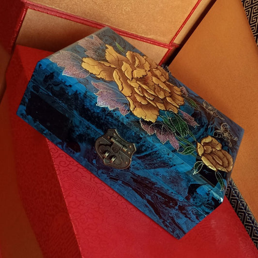 [Living Heritage] Hand-Painted Peony Lacquer Jewelry Box
