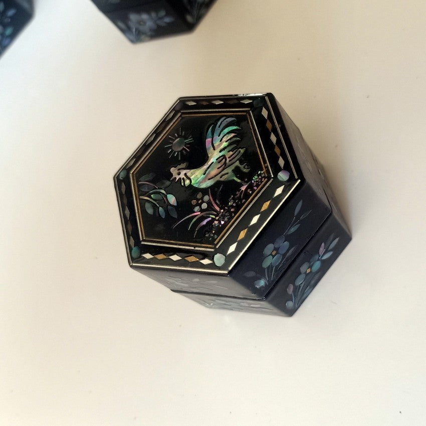 [Living Heritage] Chinese Zodiac Mother-of-pearl Inlay Hexagonal Lacquer Trinket Box