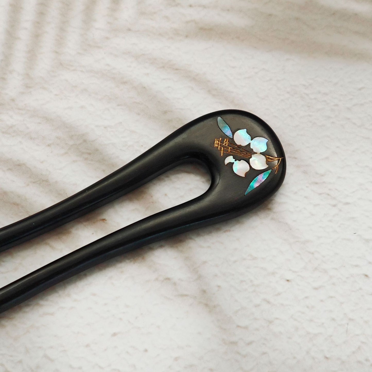 [Living Heritage] Floral Lacquer & Mother-of-pearl Inlay Sandalwood Hair Fork