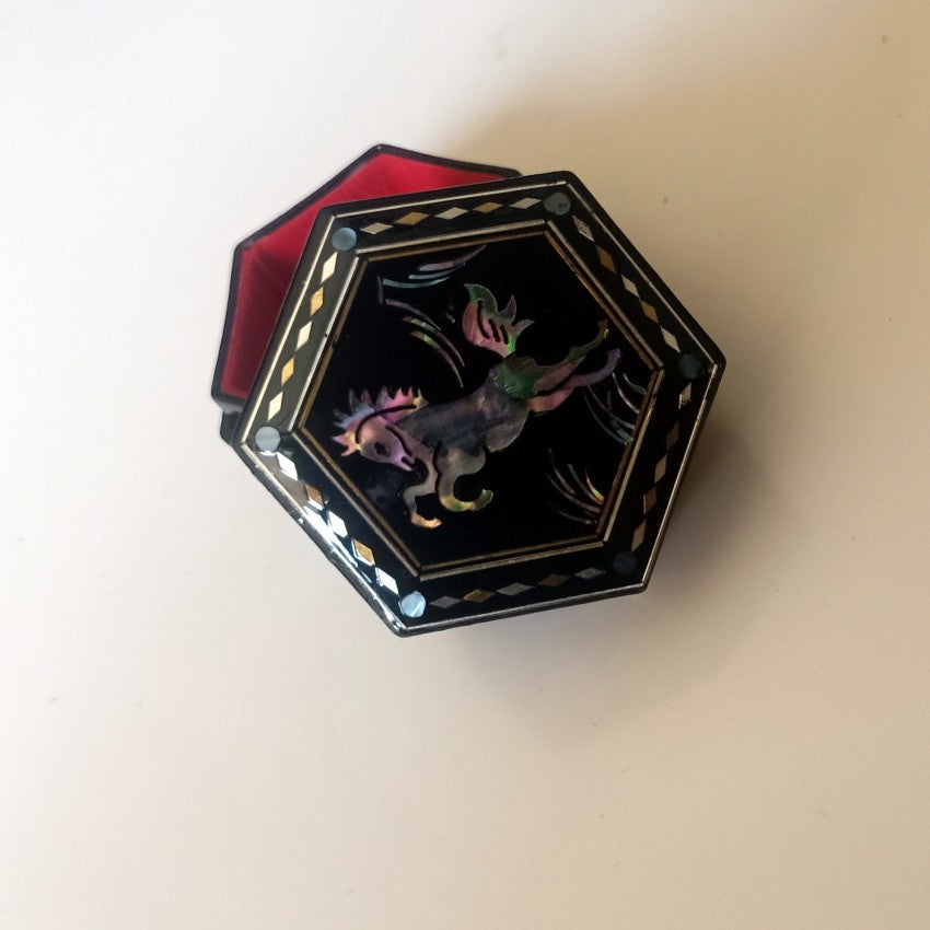 [Living Heritage] Chinese Zodiac Mother-of-pearl Inlay Hexagonal Lacquer Trinket Box