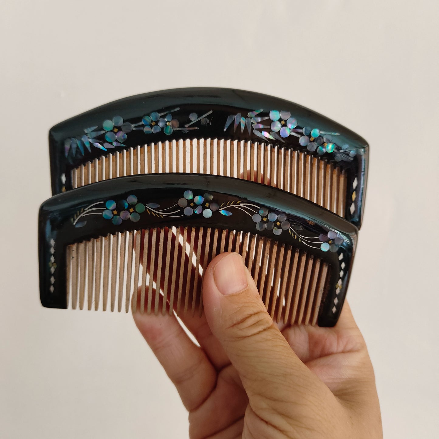[Living Heritage] Crescent Mahogany & Shell Inlay Comb